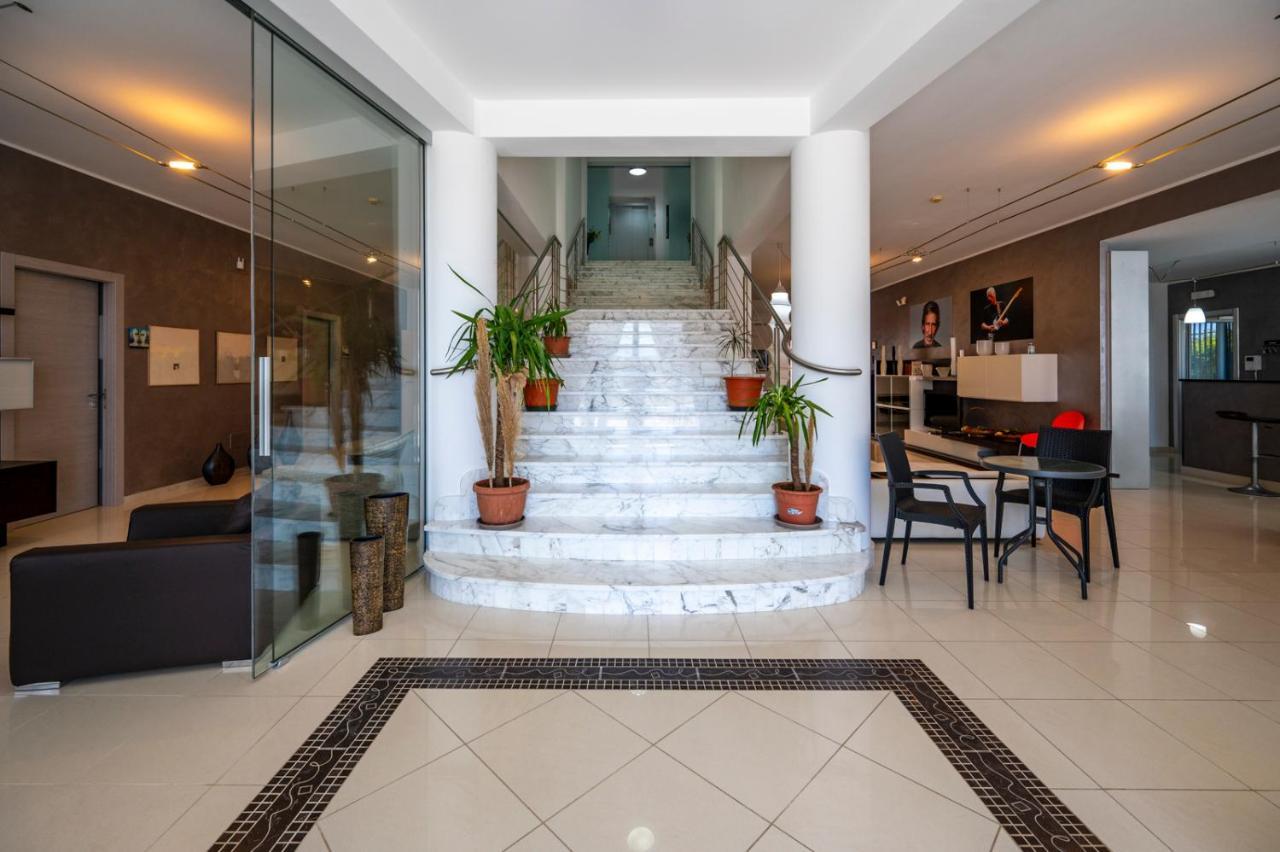פקינו Villa Floyd Charming Rooms B&B מראה חיצוני תמונה