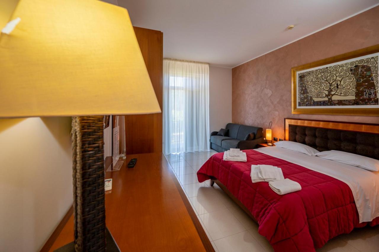 פקינו Villa Floyd Charming Rooms B&B מראה חיצוני תמונה