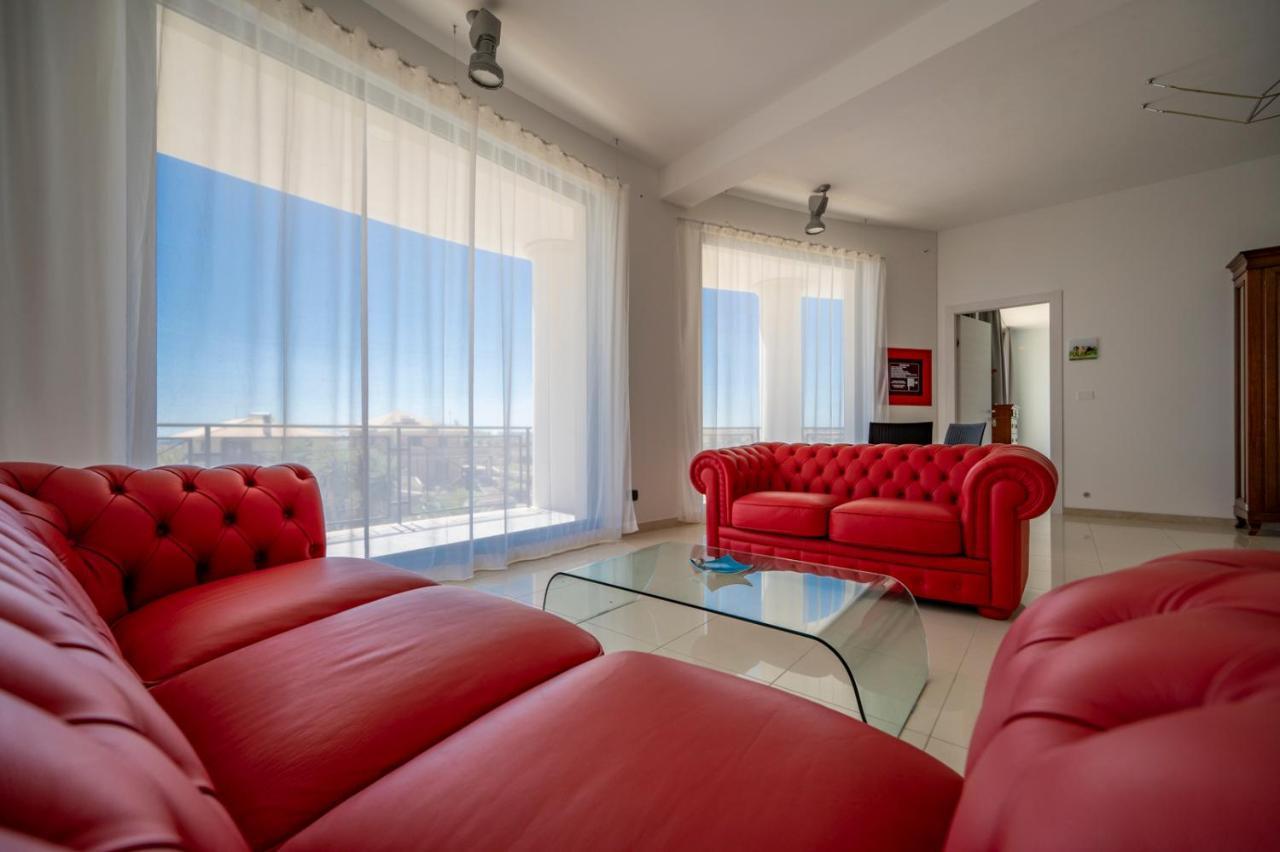 פקינו Villa Floyd Charming Rooms B&B מראה חיצוני תמונה