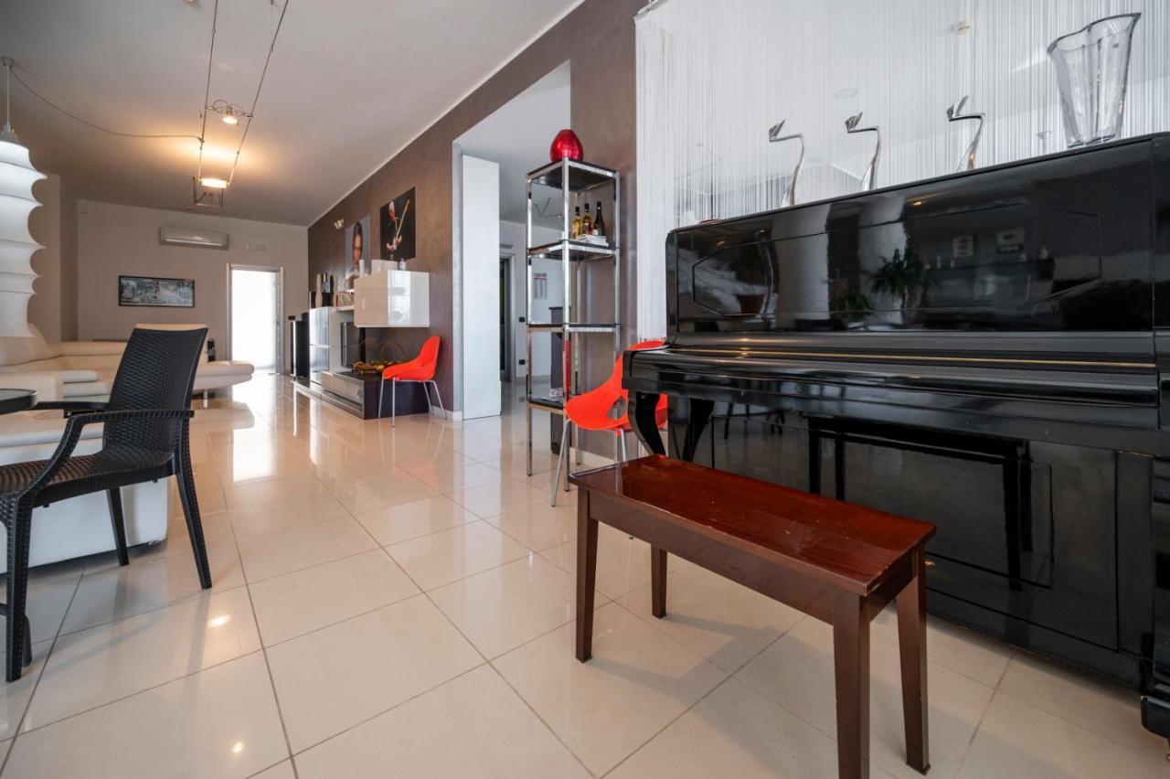 פקינו Villa Floyd Charming Rooms B&B מראה חיצוני תמונה