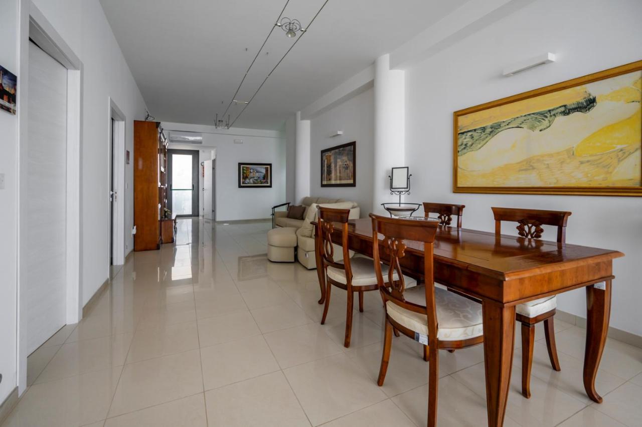 פקינו Villa Floyd Charming Rooms B&B מראה חיצוני תמונה