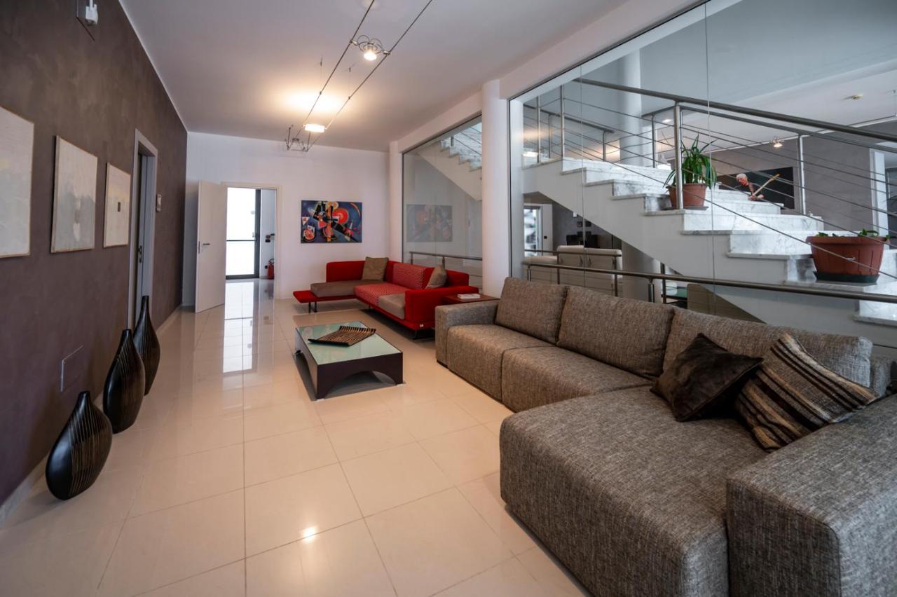 פקינו Villa Floyd Charming Rooms B&B מראה חיצוני תמונה