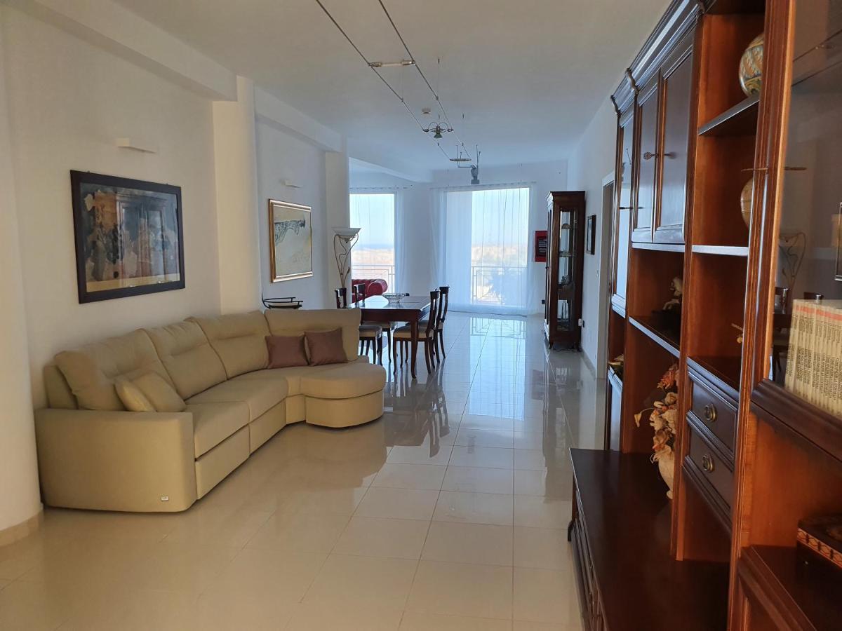 פקינו Villa Floyd Charming Rooms B&B מראה חיצוני תמונה