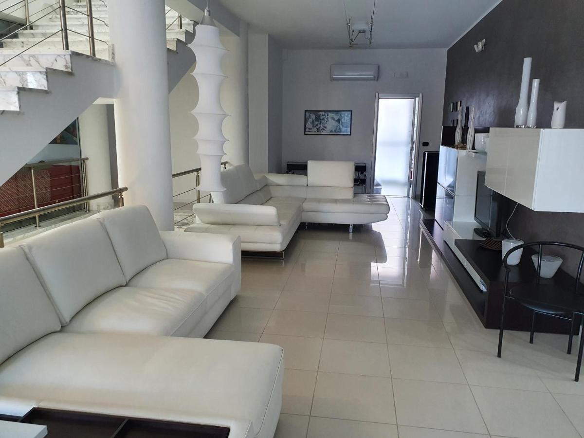 פקינו Villa Floyd Charming Rooms B&B מראה חיצוני תמונה