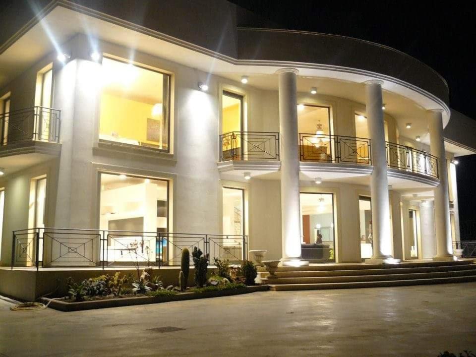 פקינו Villa Floyd Charming Rooms B&B מראה חיצוני תמונה